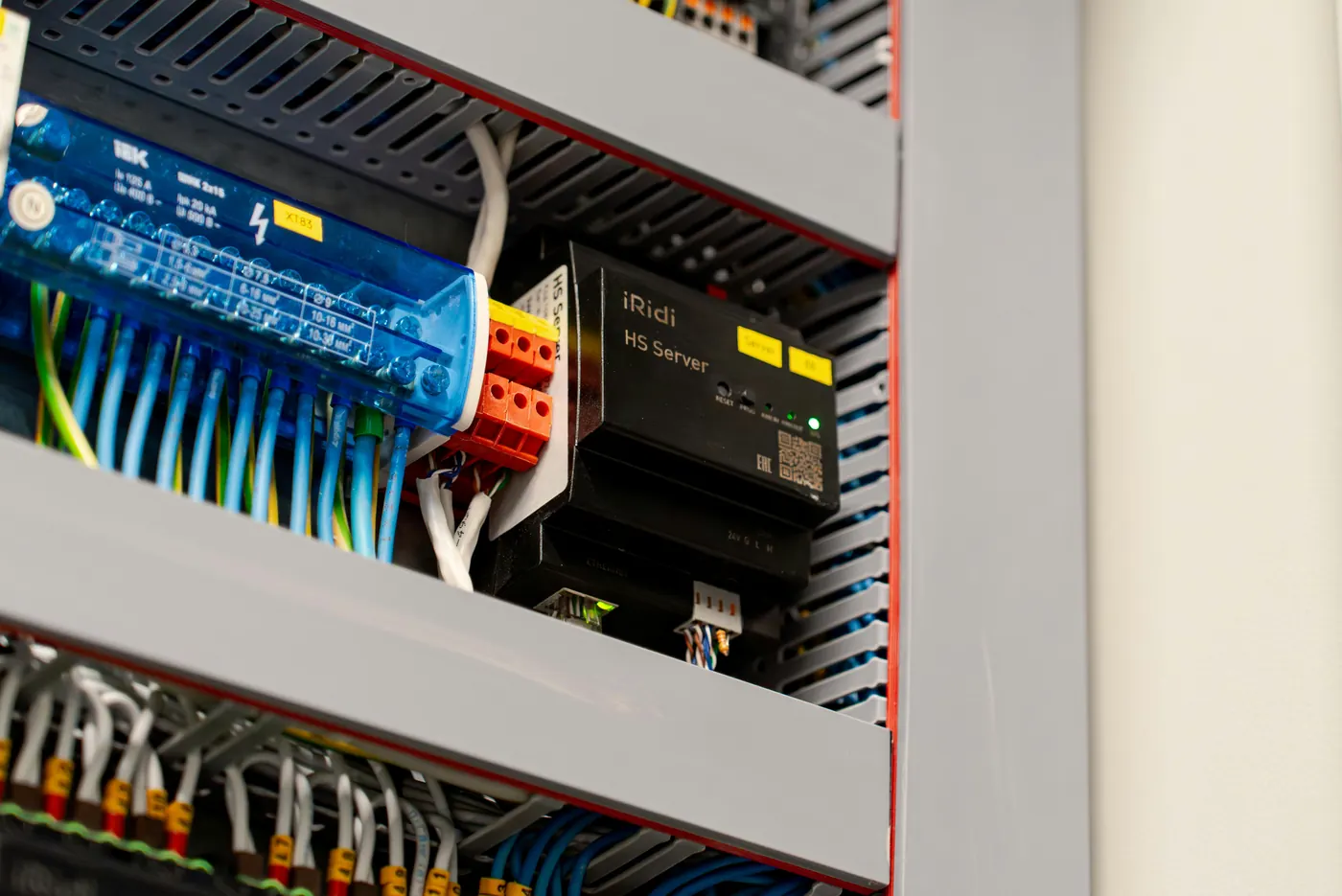 Control cabinet with labelled wiring, terminal blocks and a network controller on a DIN rail