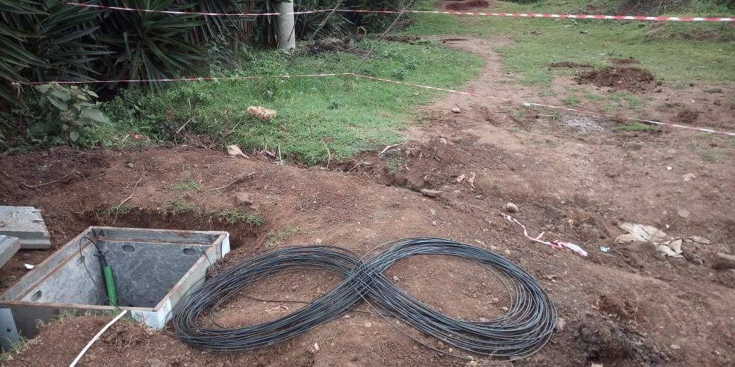 Fibre cable coiled at a trench and duct chamber during installation
